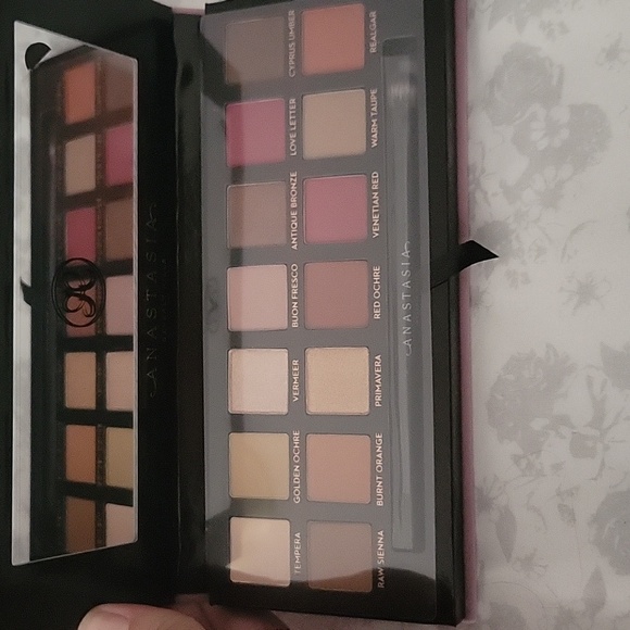 Eyeshadow Modern Renaissance - Picture 2 of 2